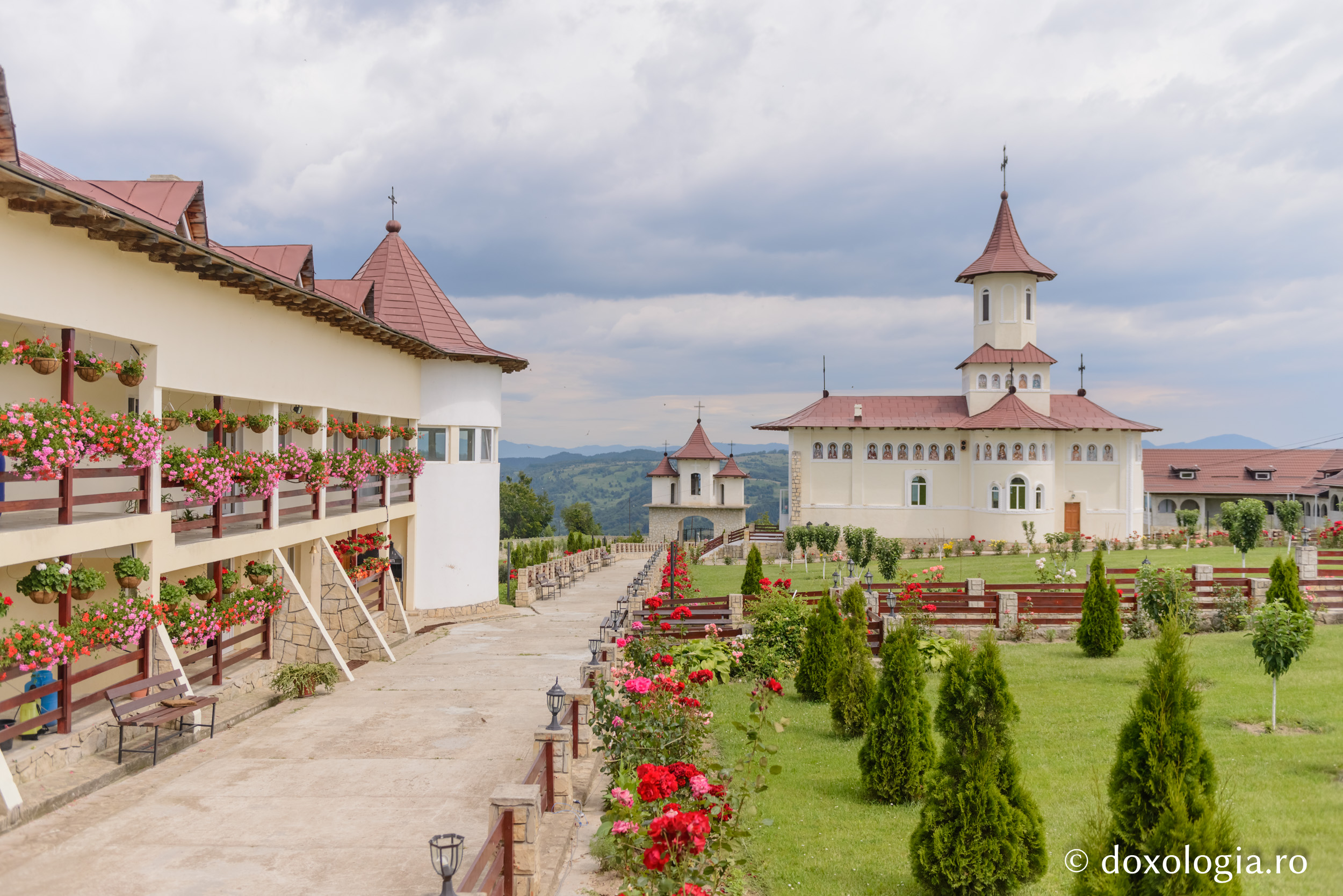 Mănăstirea Sfântul Voievod Ştefan cel Mare Slănic Moldova
