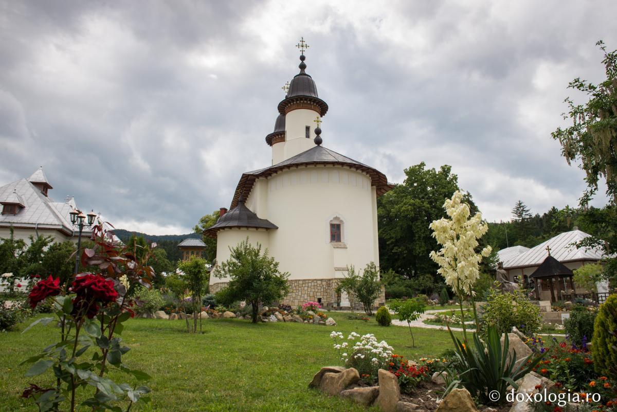 Mănăstirea de maici Văratec